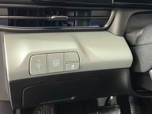 Certified 2025 Hyundai Elantra Limited FWD image 20