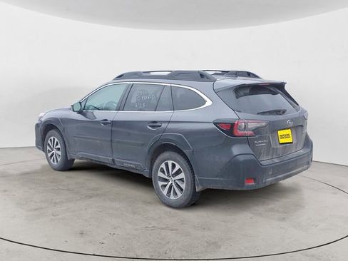 Used 2025 Subaru Outback Premium AWD/4WD image 3