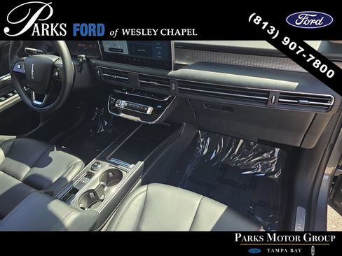 Used 2025 Lincoln Corsair FWD image 11