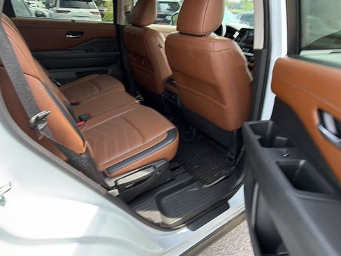Used 2025 Nissan Pathfinder Platinum w/ Cargo Package FWD image 21