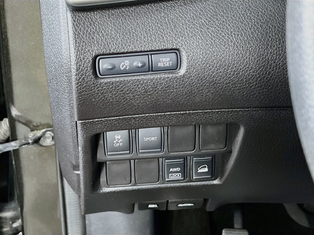 Used 2014 Nissan Rogue S AWD/4WD image 9