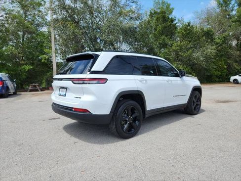 Certified 2025 Jeep Grand Cherokee Limited w/ Black Appearance Package image 4