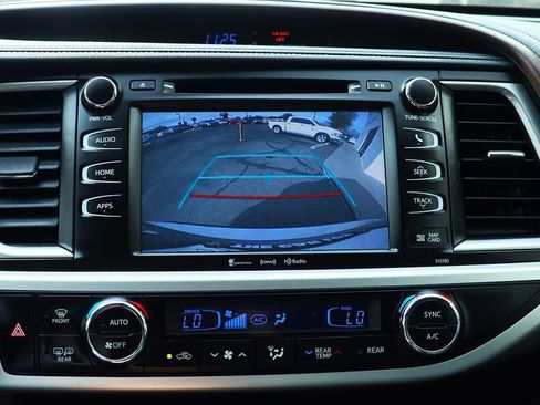 Used 2019 Toyota Highlander XLE image 49