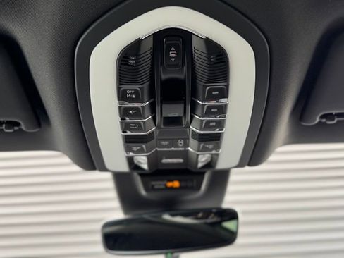 New 2026 Porsche Macan image 27