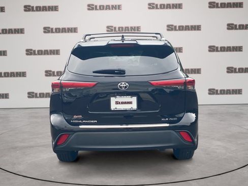 Used 2023 Toyota Highlander XLE AWD/4WD image 4