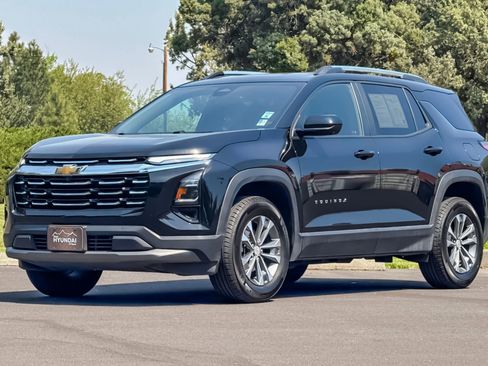 Used 2025 Chevrolet Equinox LT w/ Convenience Package II AWD/4WD image 9