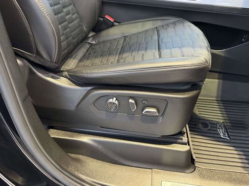 Used 2025 Cadillac Escalade V w/ LPO, ONYX Package AWD/4WD image 18