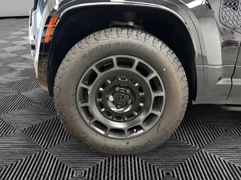New 2026 Land Rover Defender 110 OCTA AWD/4WD image 14