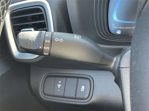 Certified 2025 Hyundai Venue SEL image 16