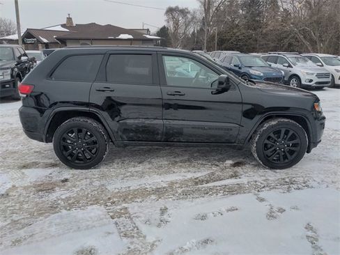 Used 2019 Jeep Grand Cherokee Altitude image 6