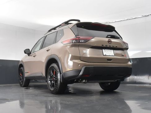 Used 2025 Nissan Rogue SV AWD/4WD image 24