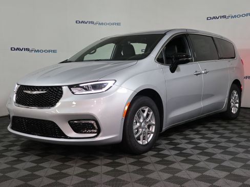 New 2026 Chrysler Pacifica Select image 12