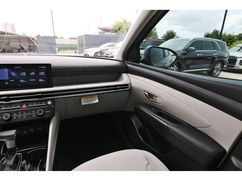 Certified 2026 Hyundai Tucson SE FWD image 12
