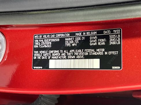 Used 2023 Volvo XC40 B5 Plus image 32