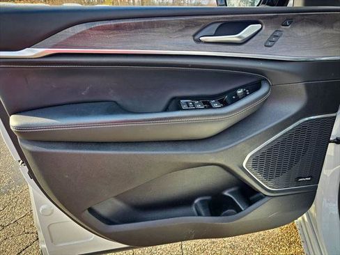 Certified 2024 Jeep Grand Cherokee L Overland w/ Advanced Protech Group III image 10