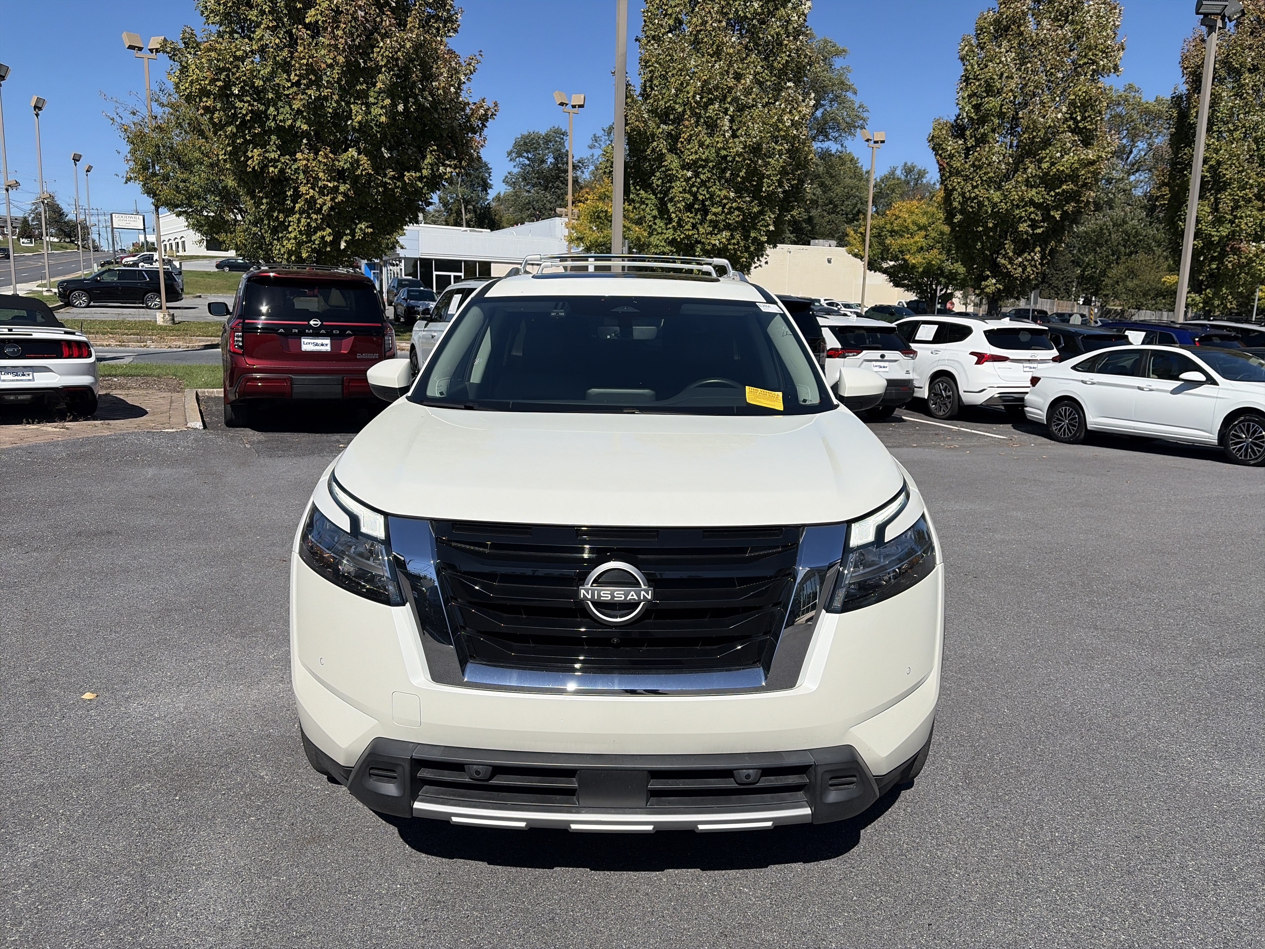 Used 2023 Nissan Pathfinder SL w/ SL Premium Package AWD/4WD image 8