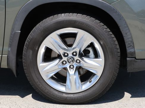 Used 2017 Toyota Highlander Limited AWD/4WD image 11