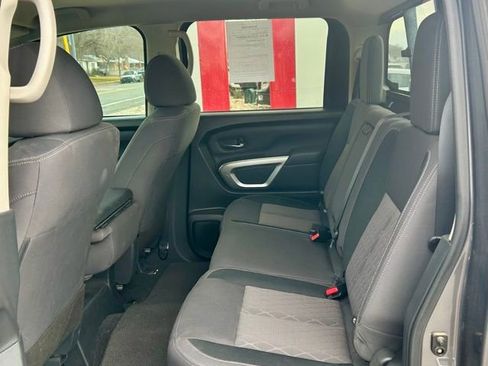 Used 2024 Nissan Titan 4x4 Crew Cab image 8