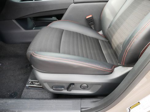 Certified 2025 Nissan Rogue SV image 20