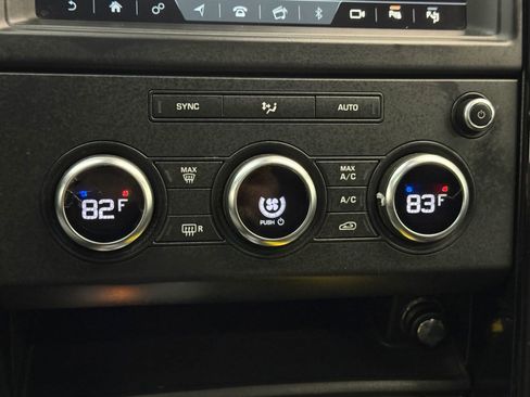 Used 2019 Land Rover Discovery SE image 33