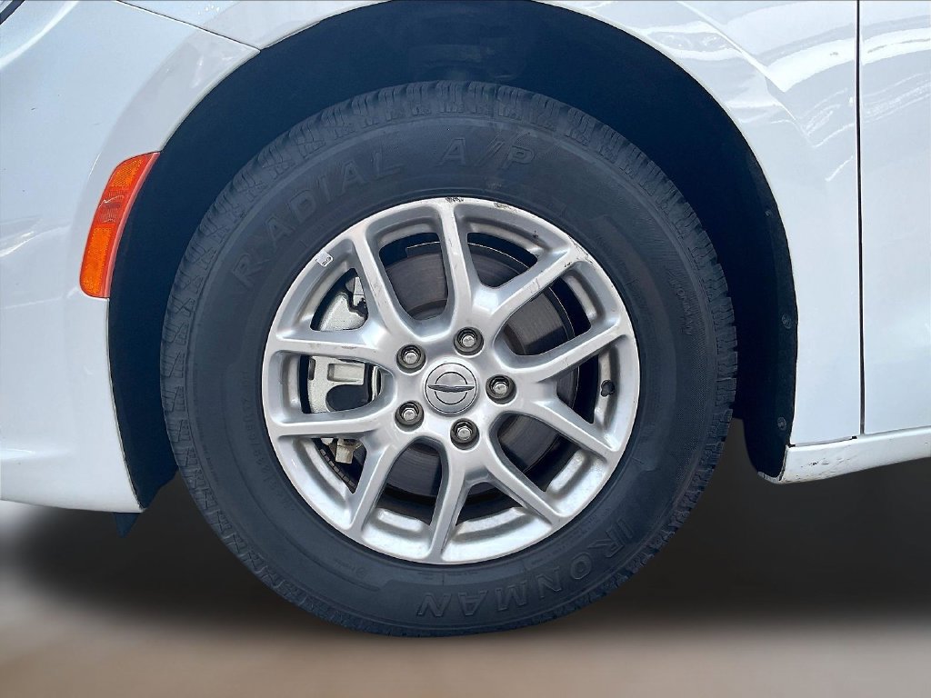 Used 2025 Chrysler Pacifica Select FWD image 33