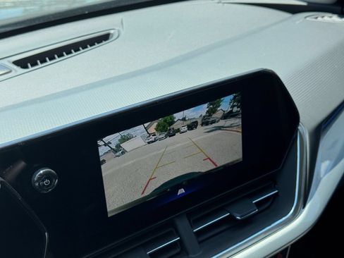 Used 2025 Chevrolet Trax LT FWD image 19