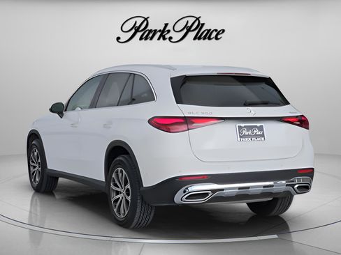 Certified 2025 Mercedes-Benz GLC 300 4MATIC image 3