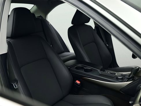 Used 2019 Lexus IS 300 w/ Accessory Package 2 image 5