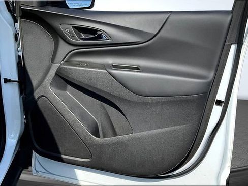 Used 2024 Chevrolet Equinox LT FWD image 27