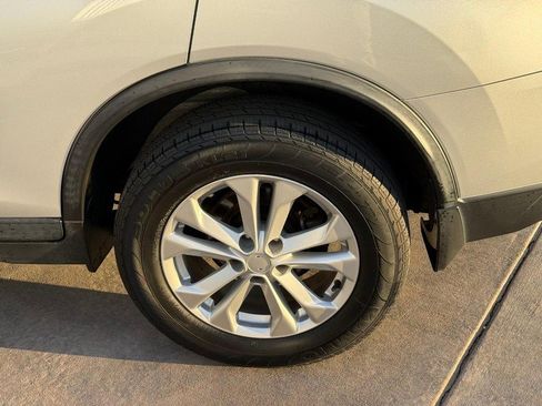 Used 2016 Nissan Rogue SV image 9