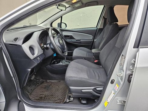 Used 2015 Toyota Yaris L image 8