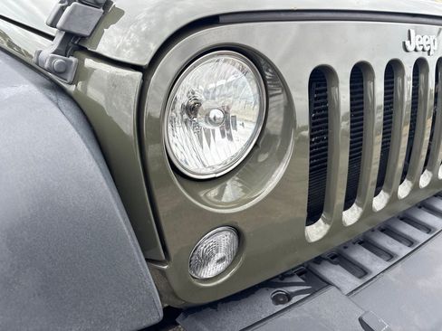 Used 2015 Jeep Wrangler Unlimited Sport w/ Quick Order Package 24S AWD/4WD image 4