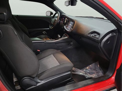 Used 2020 Dodge Challenger SXT image 13