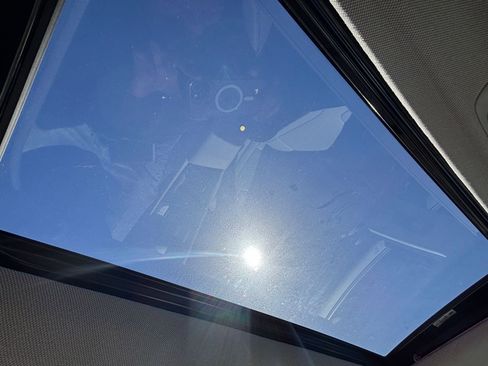 Used 2025 Hyundai Elantra Limited image 30