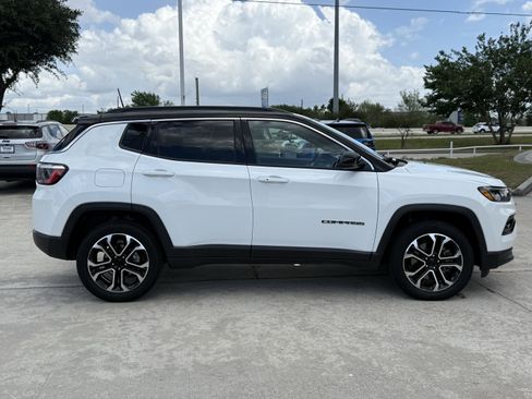 Used 2024 Jeep Compass Limited image 3