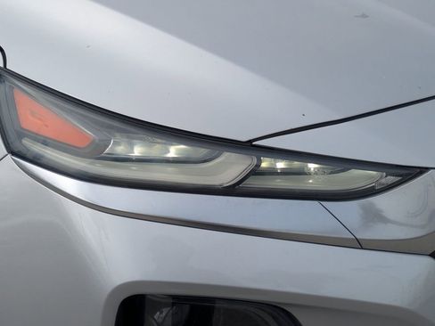 Used 2019 Hyundai Santa Fe SE image 9