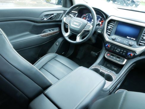 Used 2022 GMC Acadia Denali w/ Denali Ultimate Package image 9