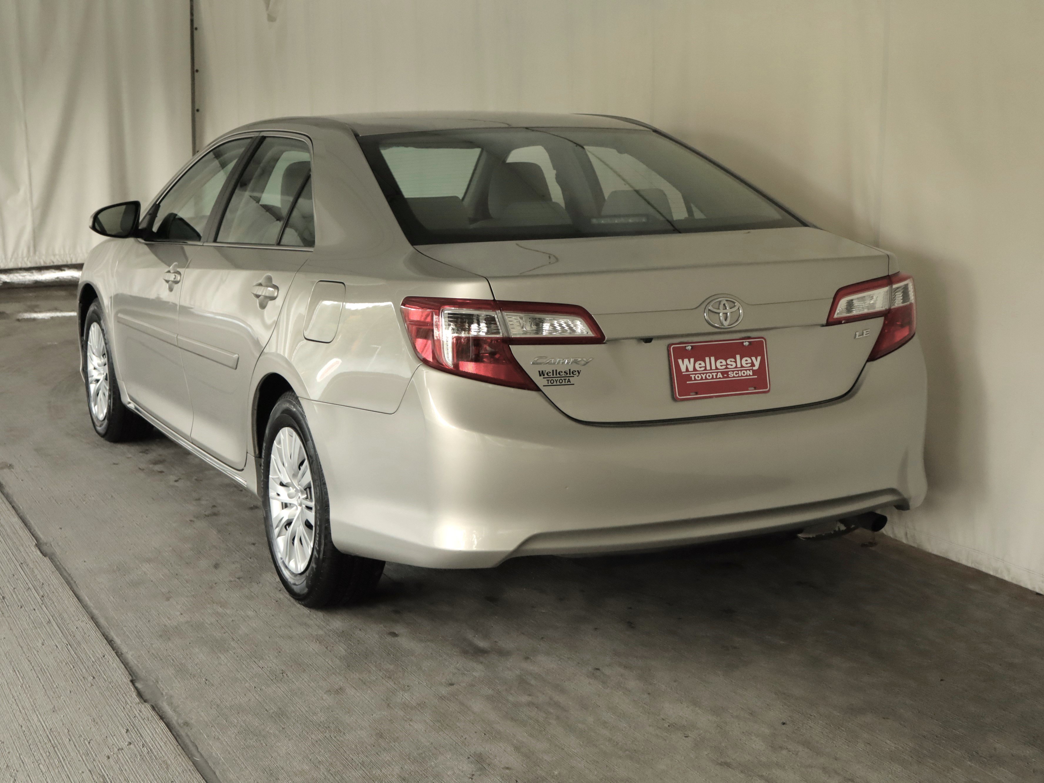 Used 2014 Toyota Camry LE FWD image 23