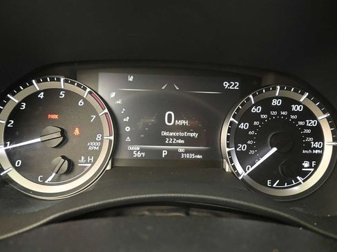 Used 2024 Toyota Highlander LE AWD/4WD image 7
