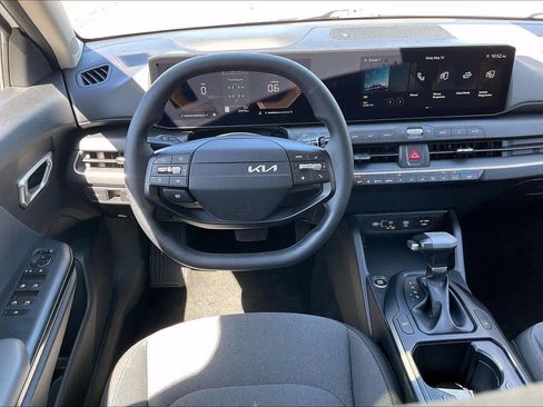 Used 2025 Kia K4 FWD image 5