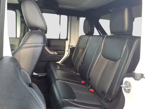 Used 2016 Jeep Wrangler Unlimited Sahara image 19