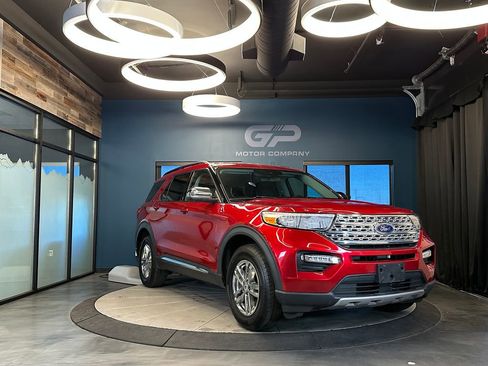 Used 2021 Ford Explorer XLT w/ Equipment Group 202A AWD/4WD image 1