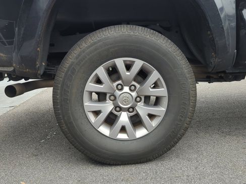 Used 2017 Toyota Tacoma SR5 w/ Tow Package image 23