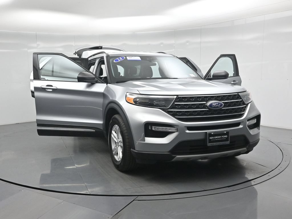 Used 2024 Ford Explorer XLT w/ Equipment Group 202A AWD/4WD image 32