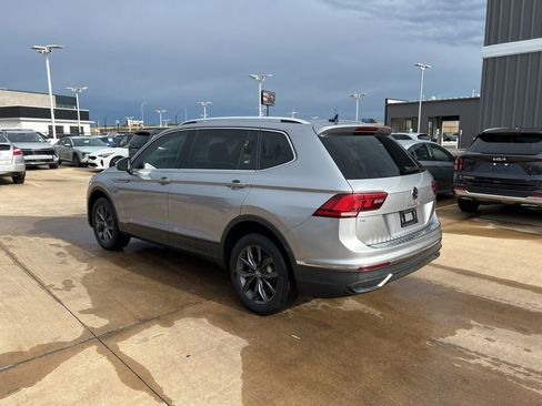 Used 2022 Volkswagen Tiguan SE AWD/4WD image 2