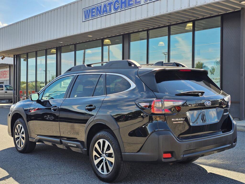 Used 2024 Subaru Outback Premium AWD/4WD image 3
