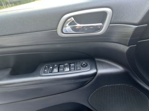 Certified 2020 Jeep Grand Cherokee Altitude image 15