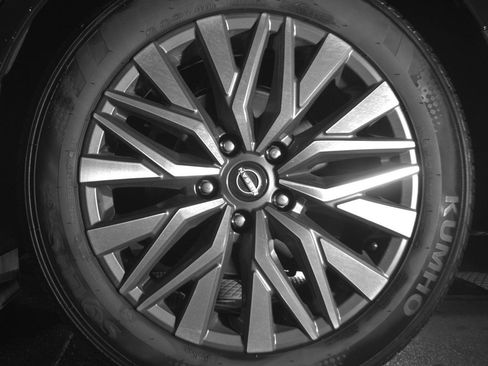 Used 2025 Nissan Altima 2.5 SV FWD image 13