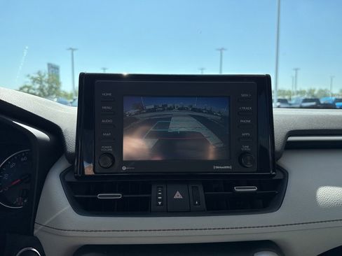 Used 2020 Toyota RAV4 XLE Premium image 15