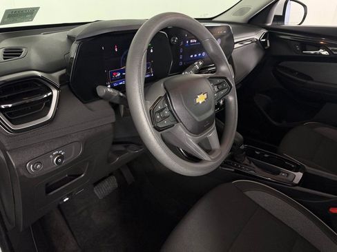Used 2025 Chevrolet TrailBlazer LT AWD/4WD image 19